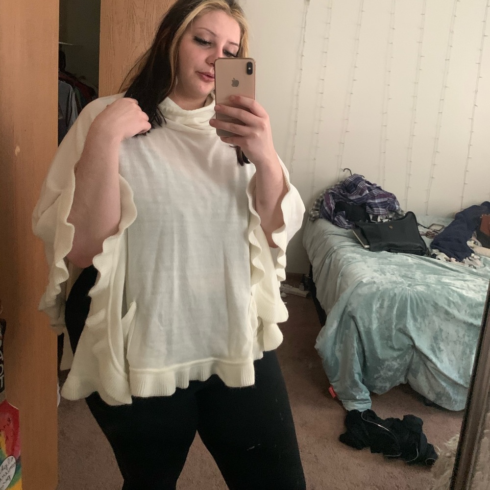 White shawl with pockets